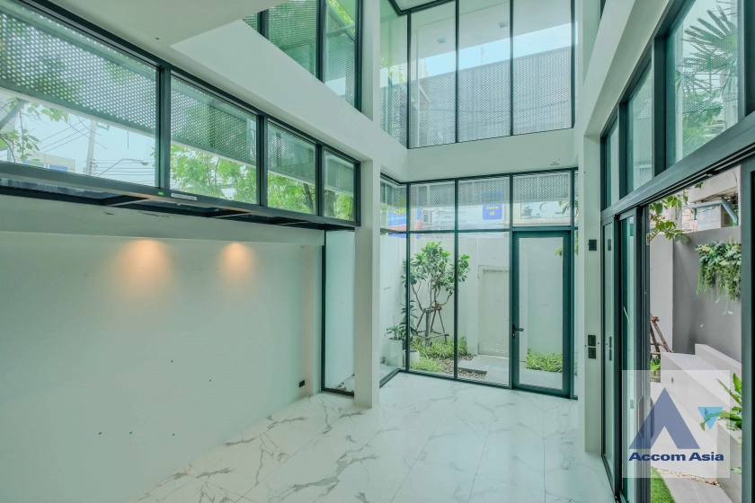  2  3 br House For Rent in Pattanakarn ,Bangkok ARL Ramkhamhaeng at Modern & Luxury House Phatthanakan AA40049