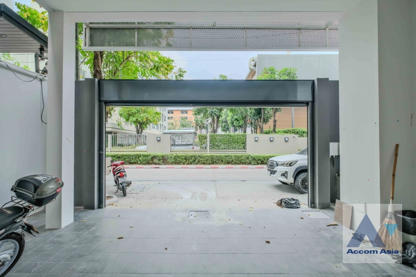 20  3 br House For Rent in Pattanakarn ,Bangkok ARL Ramkhamhaeng at Modern & Luxury House Phatthanakan AA40049