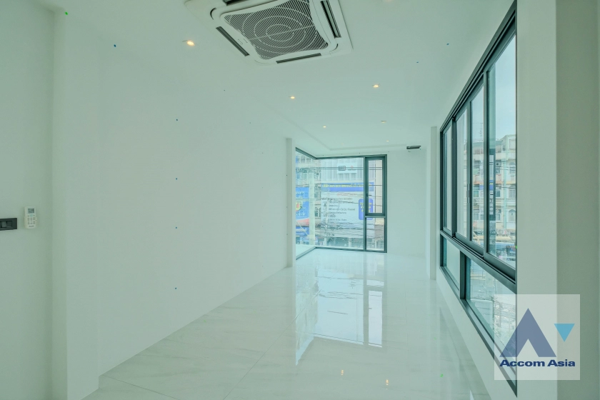 10  3 br House For Rent in Pattanakarn ,Bangkok ARL Ramkhamhaeng at Modern & Luxury House Phatthanakan AA40049