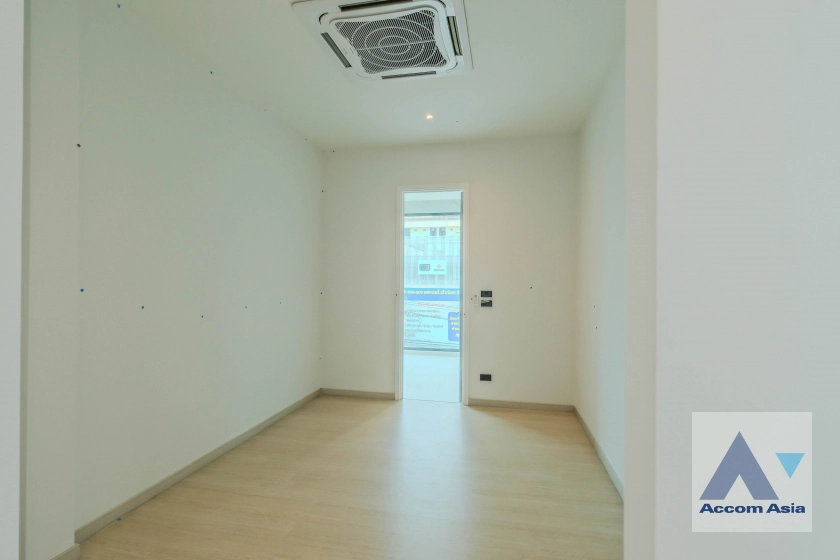 16  3 br House For Rent in Pattanakarn ,Bangkok ARL Ramkhamhaeng at Modern & Luxury House Phatthanakan AA40049