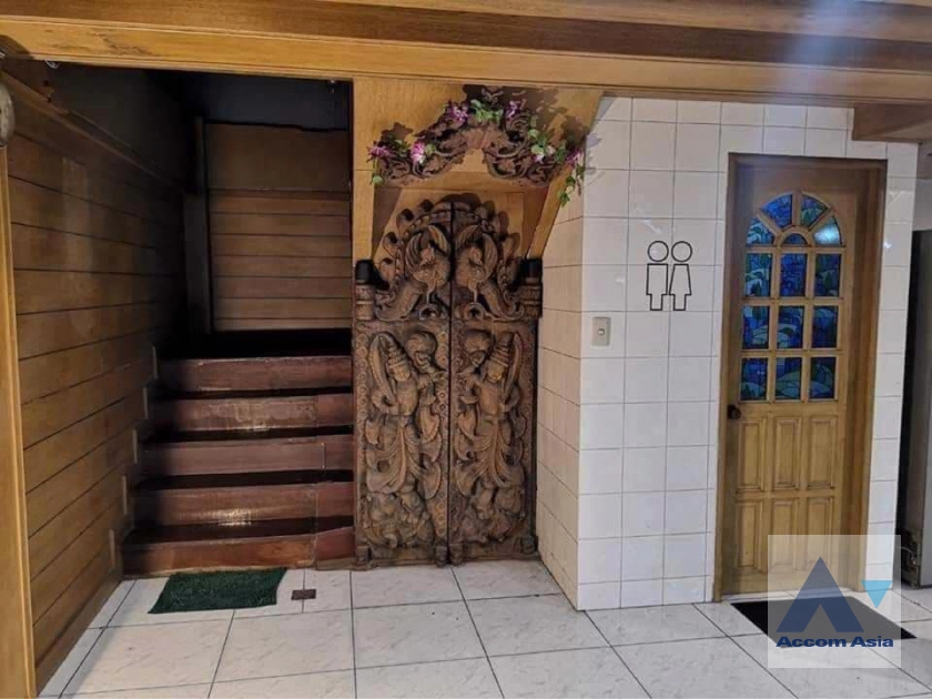 8  5 br House For Sale in Sukhumvit ,Bangkok BTS Phra khanong AA40059