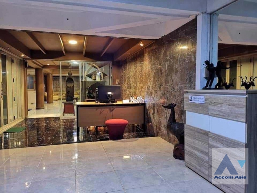 6  5 br House For Sale in Sukhumvit ,Bangkok BTS Phra khanong AA40059