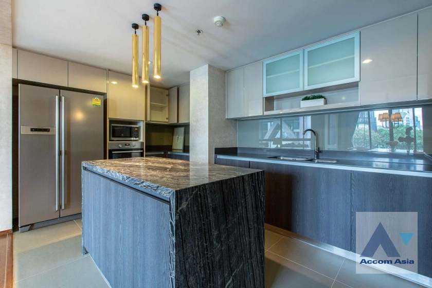 unitCozy luxury condo in prime Sathorn location (AA40066)