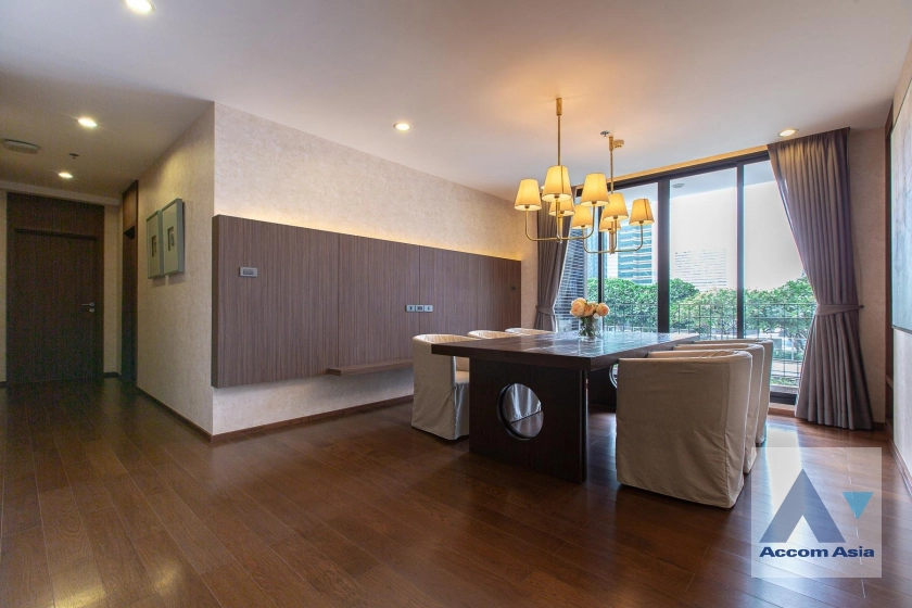 unitCozy luxury condo in prime Sathorn location (AA40066)
