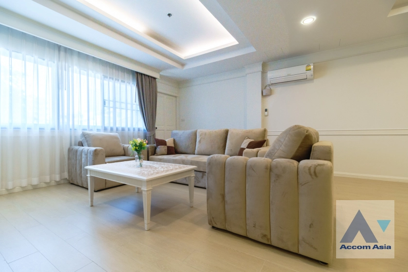  1  3 br Apartment For Rent in Sukhumvit ,Bangkok BTS Phrom Phong at Low-rise apartment, Walk 400m to BTS AA40067