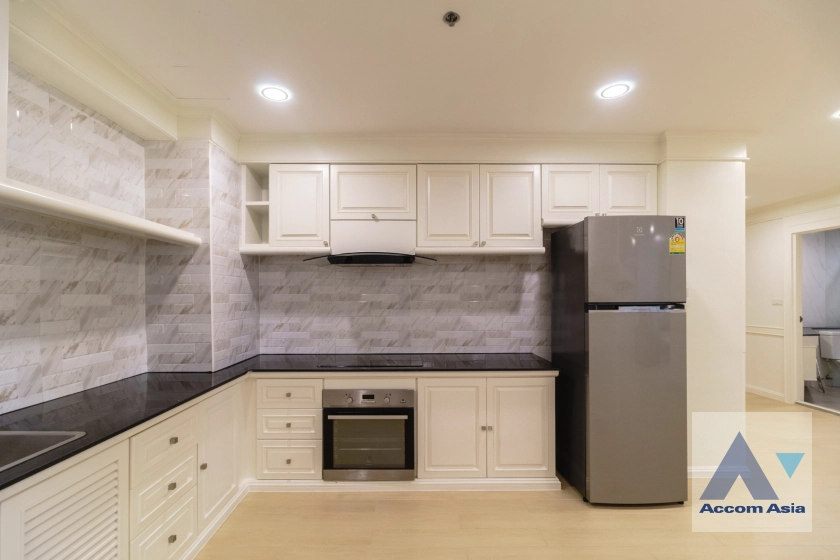 7  3 br Apartment For Rent in Sukhumvit ,Bangkok BTS Phrom Phong at Low-rise apartment, Walk 400m to BTS AA40067