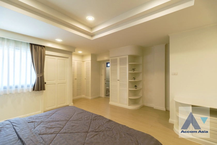 9  3 br Apartment For Rent in Sukhumvit ,Bangkok BTS Phrom Phong at Low-rise apartment, Walk 400m to BTS AA40067