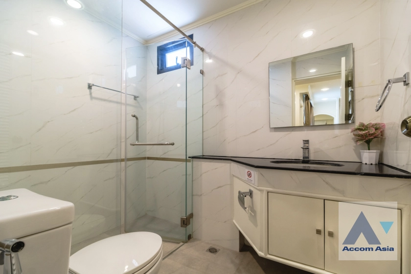 11  3 br Apartment For Rent in Sukhumvit ,Bangkok BTS Phrom Phong at Low-rise apartment, Walk 400m to BTS AA40067