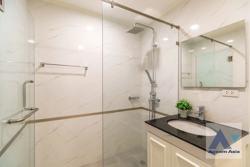 19  3 br Apartment For Rent in Sukhumvit ,Bangkok BTS Phrom Phong at Low-rise apartment, Walk 400m to BTS AA40067