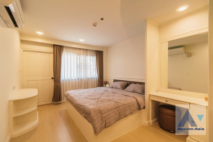 15  3 br Apartment For Rent in Sukhumvit ,Bangkok BTS Phrom Phong at Low-rise apartment, Walk 400m to BTS AA40067
