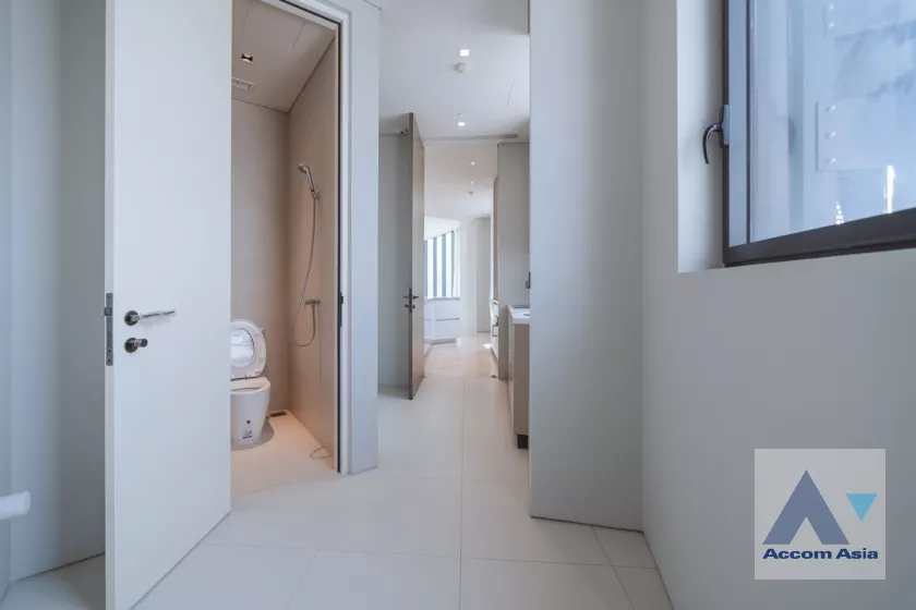 8  2 br Condominium For Sale in Charoen Nakhon ,Bangkok BTS Krung Thon Buri at Banyan Tree Residences Riverside AA40081