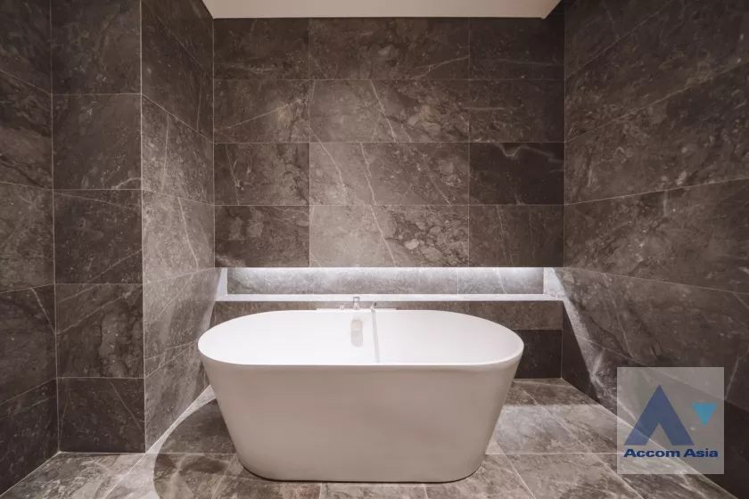 16  2 br Condominium For Sale in Charoen Nakhon ,Bangkok BTS Krung Thon Buri at Banyan Tree Residences Riverside AA40081