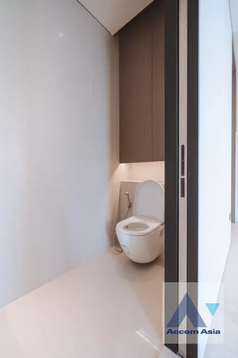 22  2 br Condominium For Sale in Charoen Nakhon ,Bangkok BTS Krung Thon Buri at Banyan Tree Residences Riverside AA40081