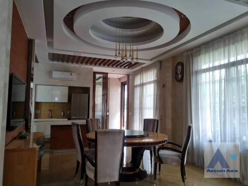 unit 5 Bedrooms  House For Rent in Pattanakarn, Bangkok  (AA40084)