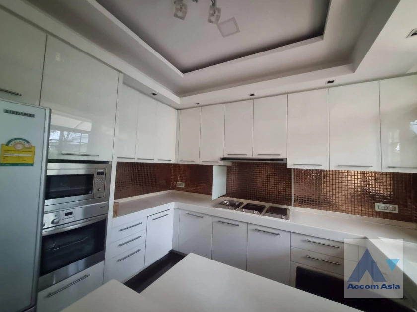 unit 5 Bedrooms  House For Rent in Pattanakarn, Bangkok  (AA40084)