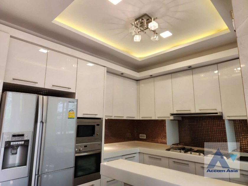 unit 5 Bedrooms  House For Rent in Pattanakarn, Bangkok  (AA40084)