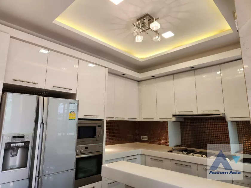 4  5 br House For Rent in Pattanakarn ,Bangkok  at Peaceful compound AA40084