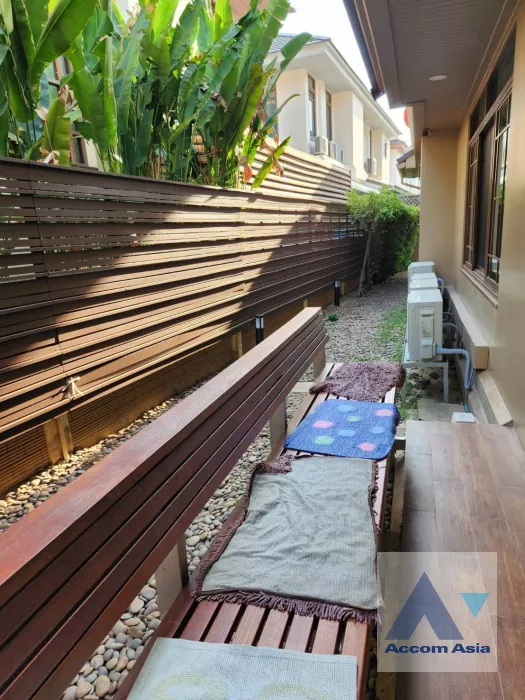 10  5 br House For Rent in Pattanakarn ,Bangkok  at Peaceful compound AA40084