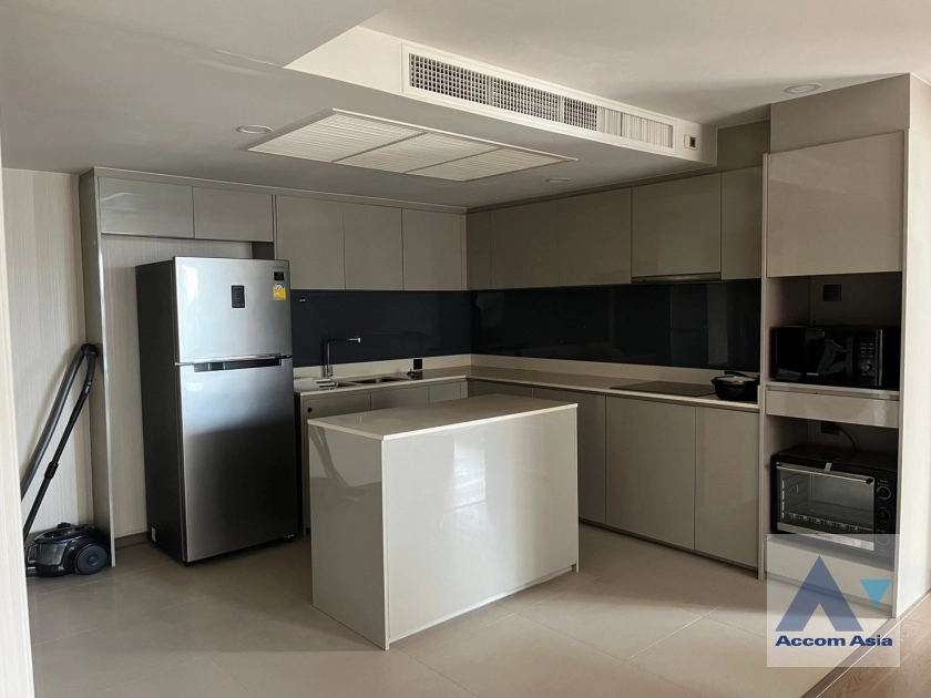 unit 2 Bedrooms  Condominium For Rent in Ploenchit, Bangkok  near BTS Ratchadamri - MRT Silom (AA40085)