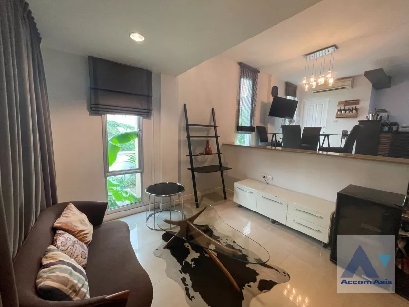  3 Bedrooms  Townhouse For Sale in Ratchadapisek, Bangkok  (AA40094)
