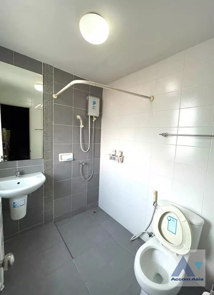 10  3 br Townhouse For Sale in Lat Phrao ,Bangkok  at Home Park AA40094