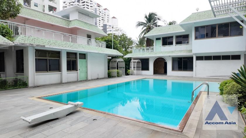 unitPrivate Swimming Pool |  4 Bedrooms  House For Rent in Sukhumvit, Bangkok  near BTS Thong Lo (AA40098)