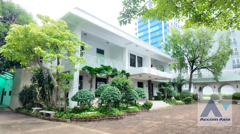 unitPrivate Swimming Pool |  4 Bedrooms  House For Rent in Sukhumvit, Bangkok  near BTS Thong Lo (AA40098)