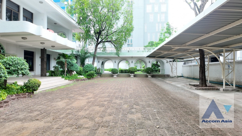  1  4 br House For Rent in Sukhumvit ,Bangkok BTS Thong Lo AA40098