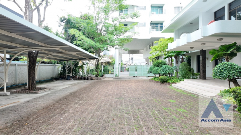 unitPrivate Swimming Pool |  4 Bedrooms  House For Rent in Sukhumvit, Bangkok  near BTS Thong Lo (AA40098)