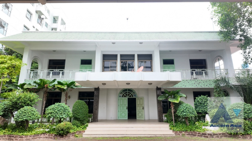 10  4 br House For Rent in Sukhumvit ,Bangkok BTS Thong Lo AA40098