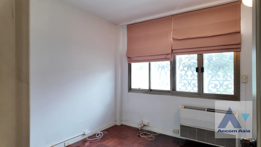 48  4 br House For Rent in Sukhumvit ,Bangkok BTS Thong Lo AA40098