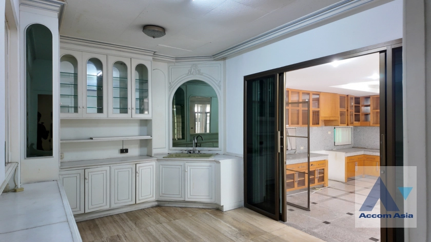 20  4 br House For Rent in Sukhumvit ,Bangkok BTS Thong Lo AA40098