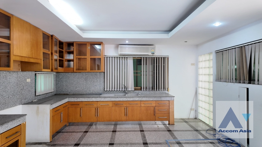 22  4 br House For Rent in Sukhumvit ,Bangkok BTS Thong Lo AA40098