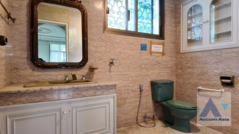 25  4 br House For Rent in Sukhumvit ,Bangkok BTS Thong Lo AA40098