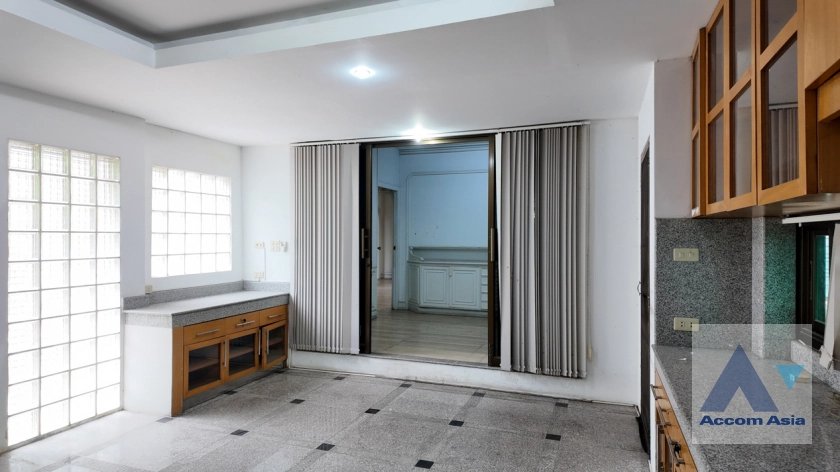 24  4 br House For Rent in Sukhumvit ,Bangkok BTS Thong Lo AA40098