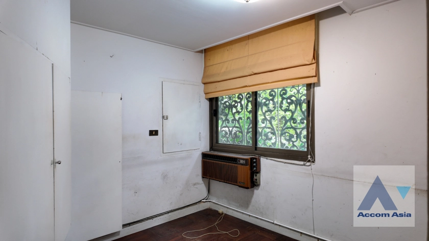 32  4 br House For Rent in Sukhumvit ,Bangkok BTS Thong Lo AA40098