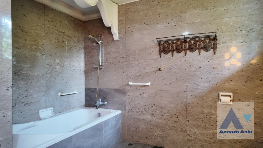 38  4 br House For Rent in Sukhumvit ,Bangkok BTS Thong Lo AA40098