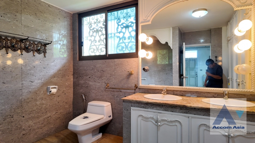 37  4 br House For Rent in Sukhumvit ,Bangkok BTS Thong Lo AA40098