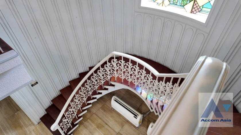 44  4 br House For Rent in Sukhumvit ,Bangkok BTS Thong Lo AA40098