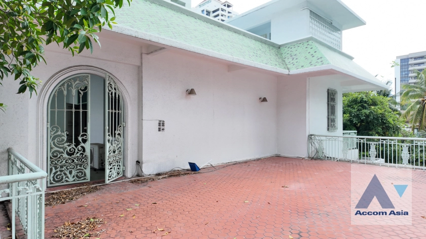 40  4 br House For Rent in Sukhumvit ,Bangkok BTS Thong Lo AA40098