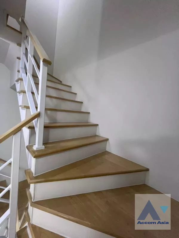 8  3 br Townhouse For Sale in Ratchadaphisek ,Bangkok MRT Sutthisan at The Connect UP 3 AA40101