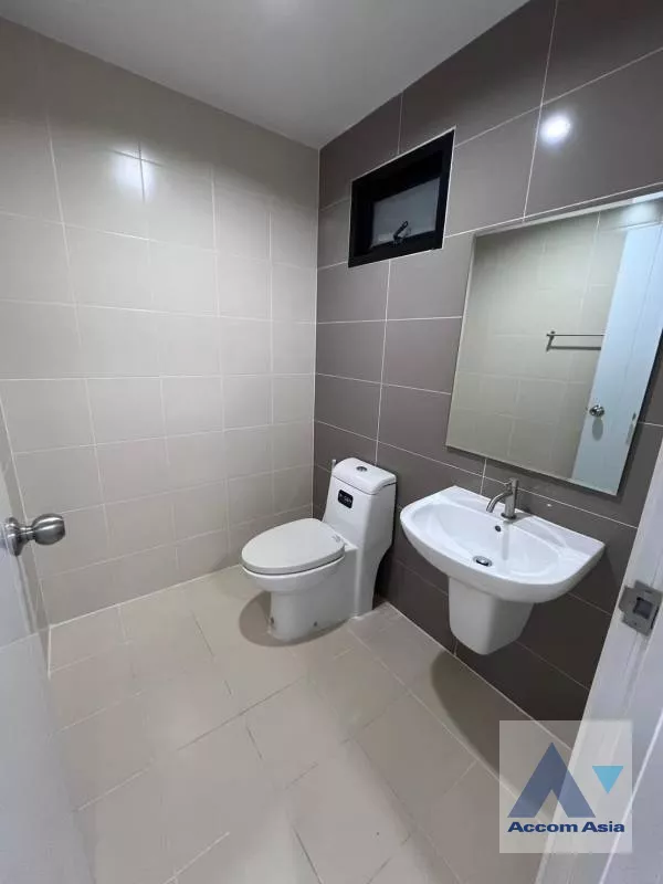 6  3 br Townhouse For Sale in Ratchadaphisek ,Bangkok MRT Sutthisan at The Connect UP 3 AA40101