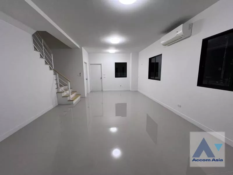  1  3 br Townhouse For Sale in Ratchadaphisek ,Bangkok MRT Sutthisan at The Connect UP 3 AA40101
