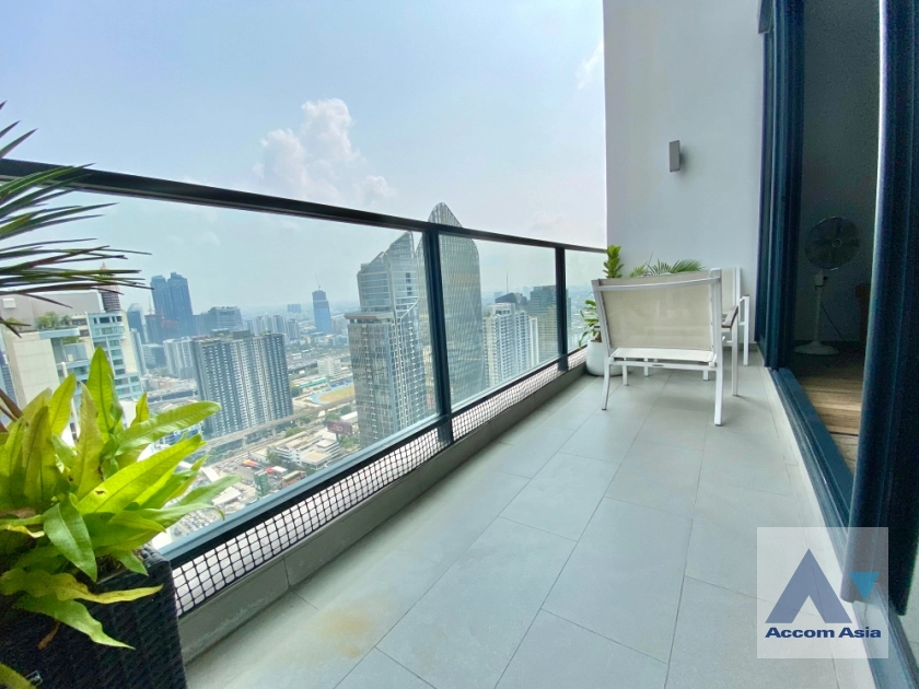 Fully Furnished, Duplex Condo, Penthouse |  3 Bedrooms  Condominium For Rent in Sukhumvit, Bangkok  near MRT Phetchaburi (AA40102)