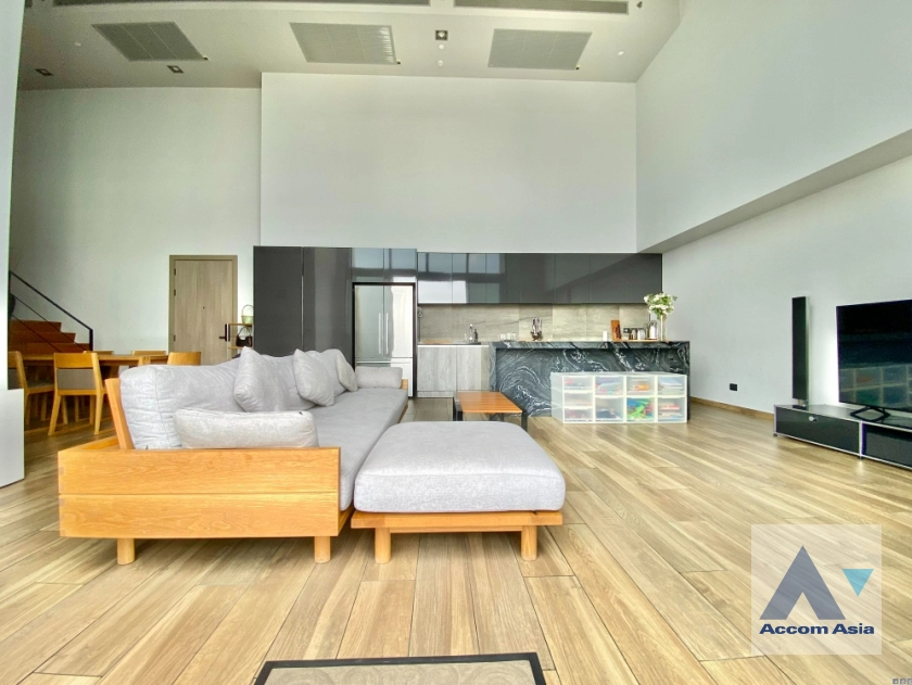 unitFully Furnished, Duplex Condo, Penthouse |  3 Bedrooms  Condominium For Rent in Sukhumvit, Bangkok  near MRT Phetchaburi (AA40102)