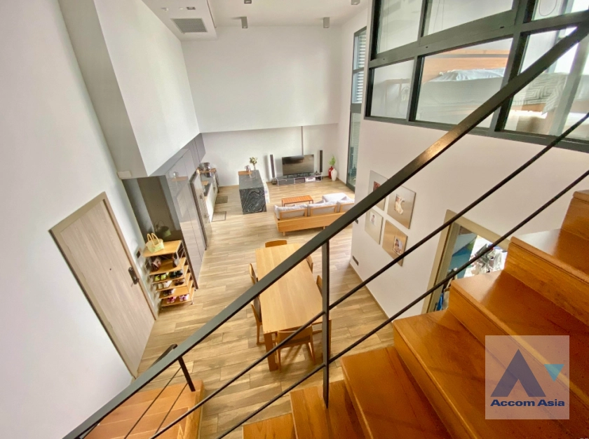 unitFully Furnished, Duplex Condo, Penthouse |  3 Bedrooms  Condominium For Rent in Sukhumvit, Bangkok  near MRT Phetchaburi (AA40102)