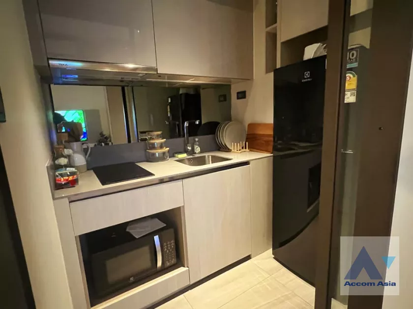 unit 1 Bedroom  Condominium For Rent in Sukhumvit, Bangkok  near BTS Ekkamai (AA40103)