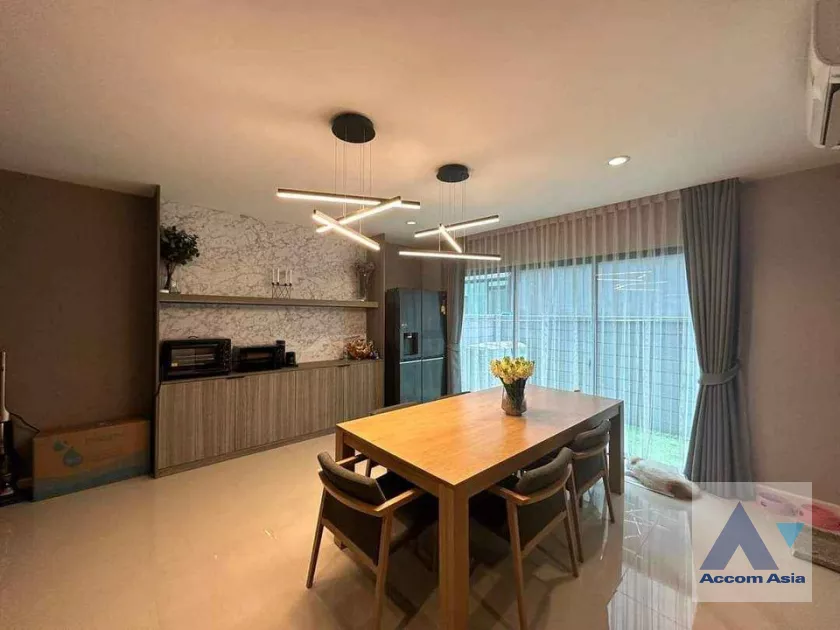 unit 3 Bedrooms  Townhouse For Sale in Pattanakarn, Bangkok  near ARL Ramkhamhaeng (AA40105)