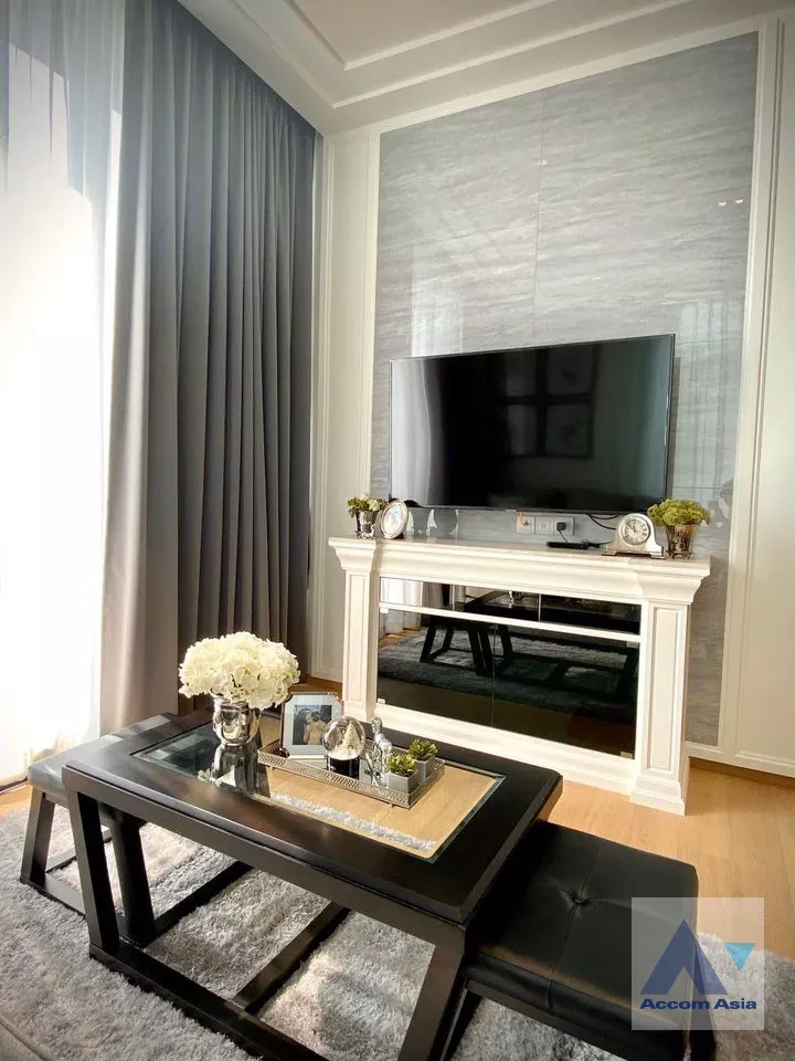 Fully Furnished |  2 Bedrooms  Condominium For Rent in Ploenchit, Bangkok  near BTS Chitlom (AA40107)