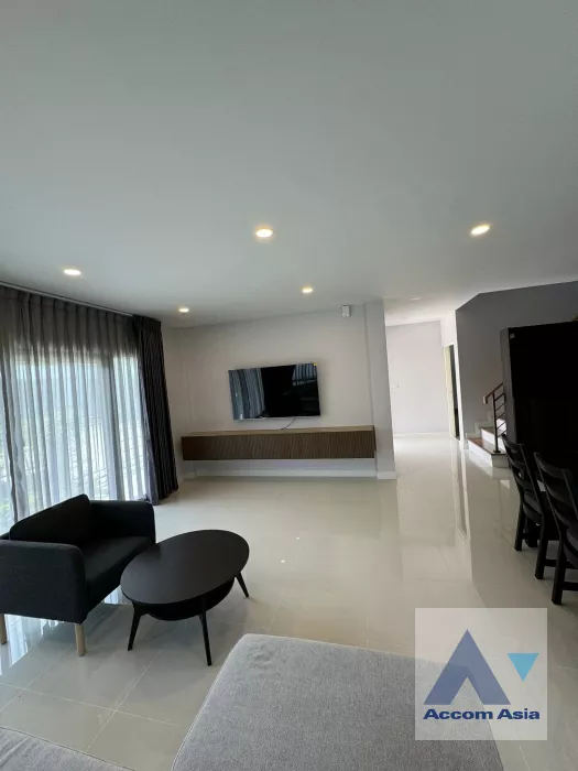 unit 4 Bedrooms  House For Rent & Sale in Phaholyothin, Bangkok  (AA40110)